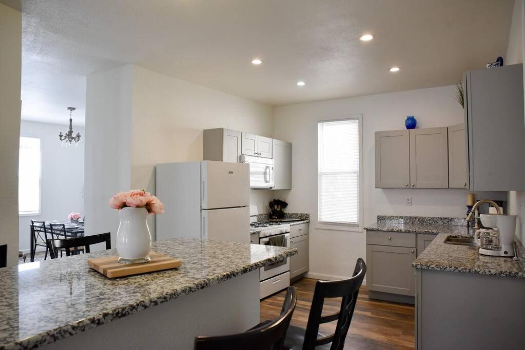 Stunning Big Home Near Downtown North Shore & More Питсбърг Екстериор снимка